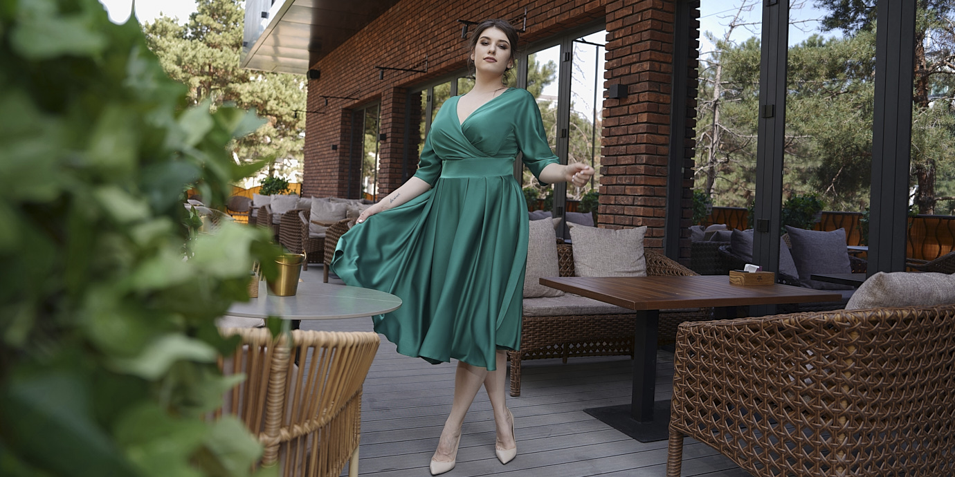 Популярная среди покупательниц категория платьев Krista Unique универсальные праздничные наряды, в которых достойно будет появиться и на красной дорожке, и на свадебном торжестве, и на романтическом свидании. Такие платья с каждым выходом становятся ценнее от эмоций и воспоминаний их обладательниц. И это тот самый случай, когда Krista Unique превращается в символ их счастливой жизни.